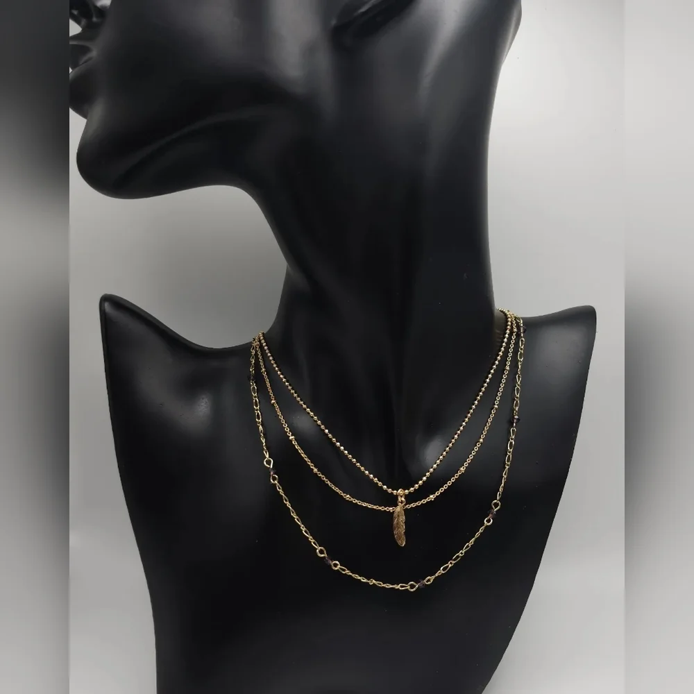 Layered chain feather charm necklace - Picture 3 of 6